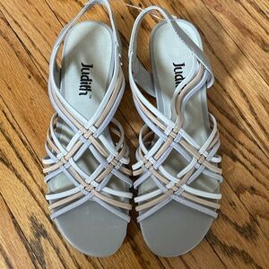 Judith size 7 sandals